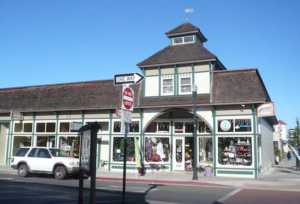 实体店和实体店的客户体验服务商业竞争力成功电子商务时代的街角商店Fort Bragg California